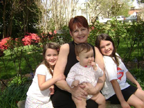 Glo and Grandbabies 041209 (65 lbs lighter)